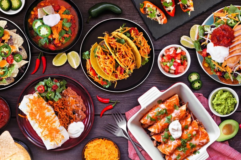 Mesa con comida mexicana